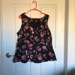 Floral peplum sleeveless top with keyhole cutout